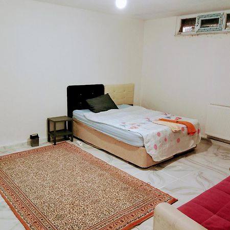 Ahmet Teacher Hotel, 5 Minutes From The Airport Arnavutkoy Εξωτερικό φωτογραφία